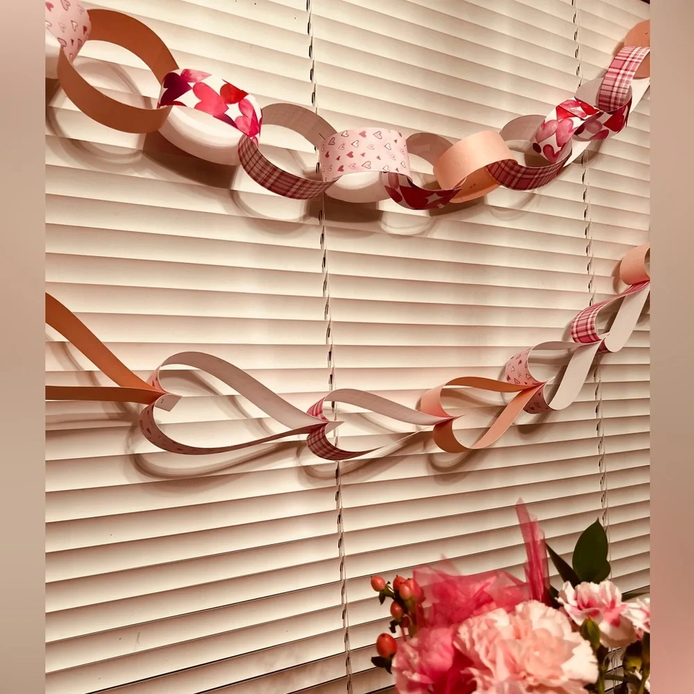 Valentine’s Day Pink and White Paper Chain Garland
